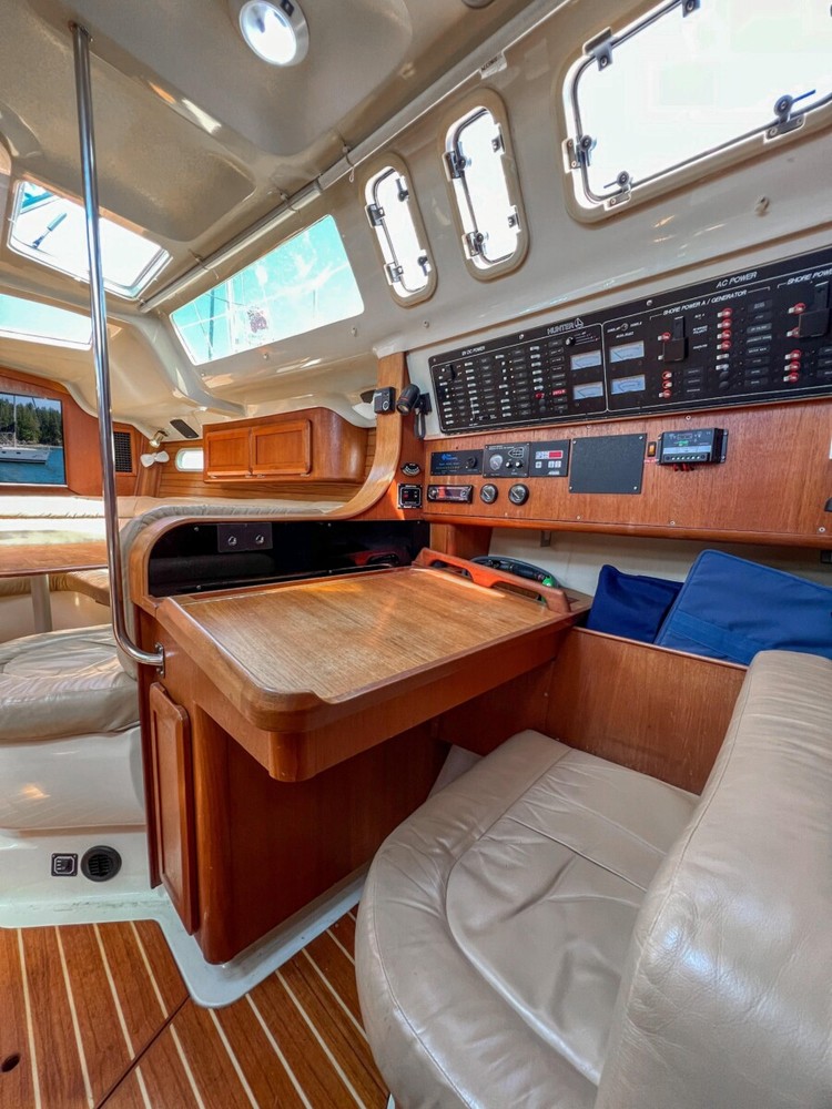 1995 Hunter 430 - Charles David Yachts